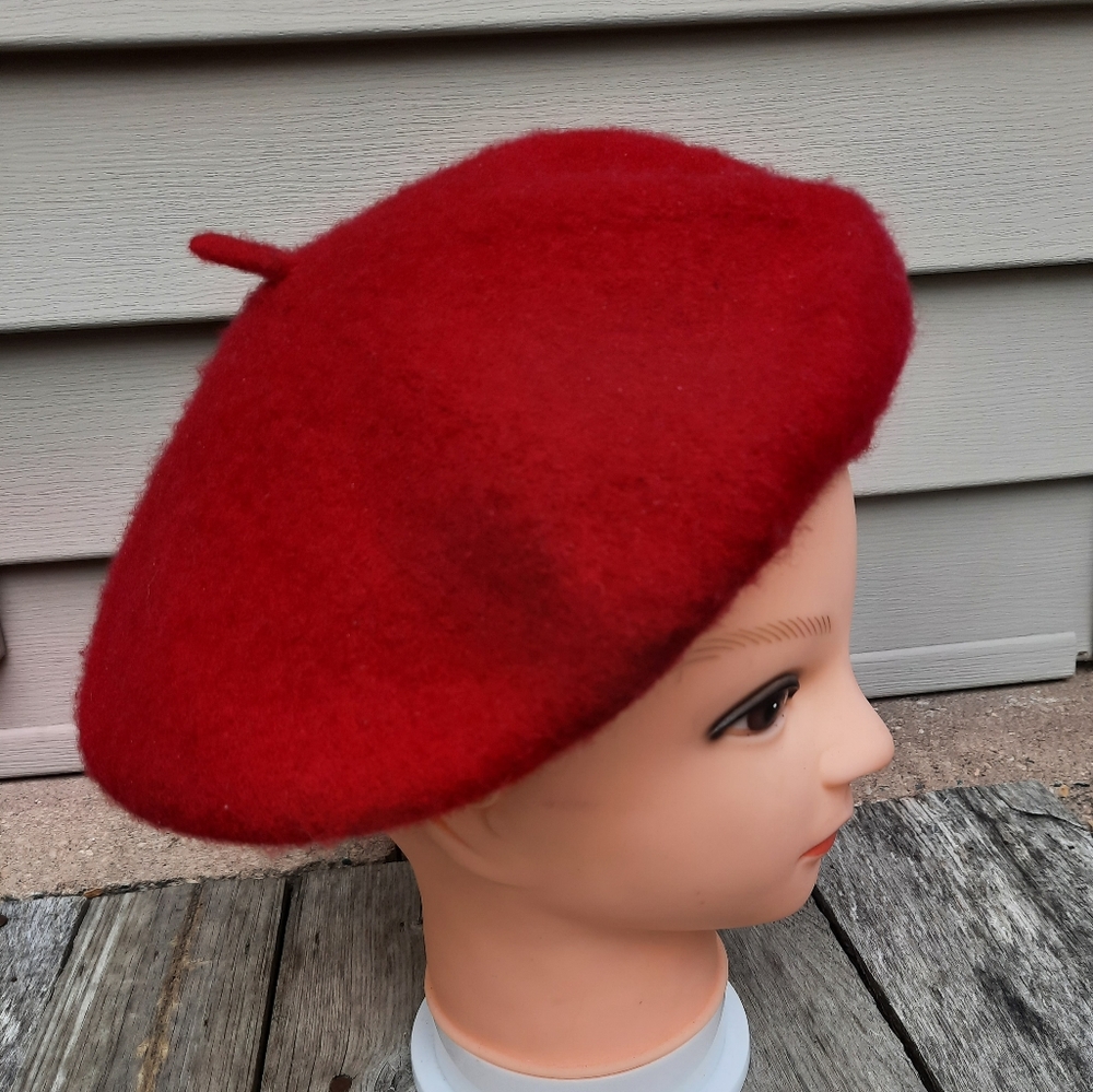 Vtg red wool Beret pancake Hat French style Beatnik Artsy